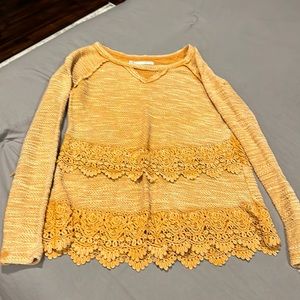 Maurice’s brand top size small.